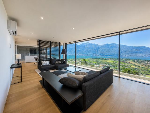 Modernes Penthouse mit Seeblick in Locarno