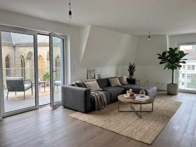 Modernes Penthousegefühl 2 Zimmer Wohnung mit Aufzug und Dachterrasse