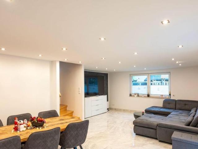 Modernes Reihenendhaus mit Garage, Garten, PV Anlage und Wallbox