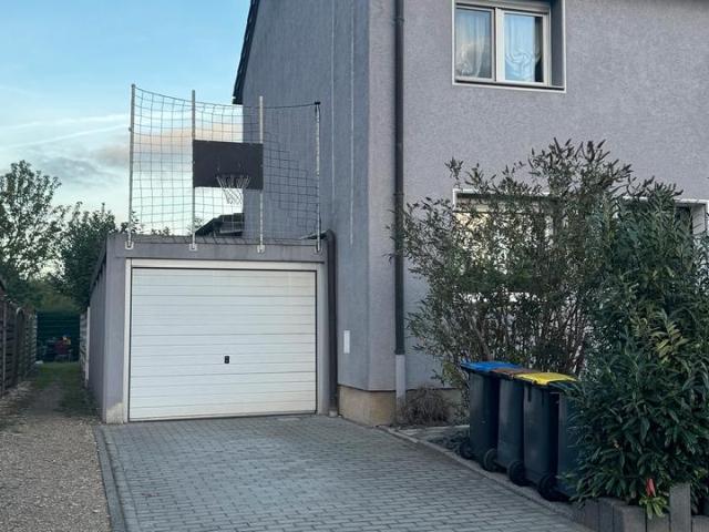Modernes Reihenendhaus mit Garage & gepflegtem Vorgarten