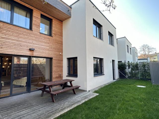 Modernes Reihenhaus mit 3 Schlafzimmern und Autoabstellplatz