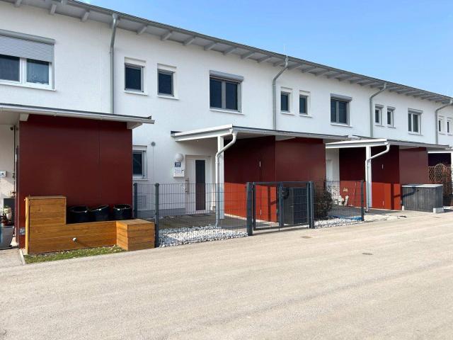 MODERNES REIHENHAUS MIT GARTEN UND GARAGE IN ATTNANG PUCHHEIM