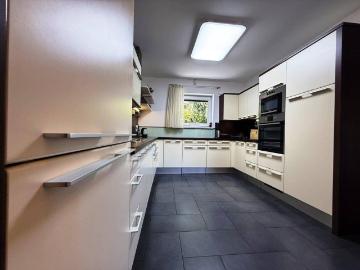 Modernes Reihenhaus mit PV Anlage, Garten & Top Anbindung