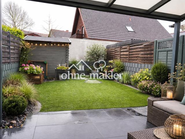 Modernes Reihenhaus mit sonnigem Garten und Doppelgarage