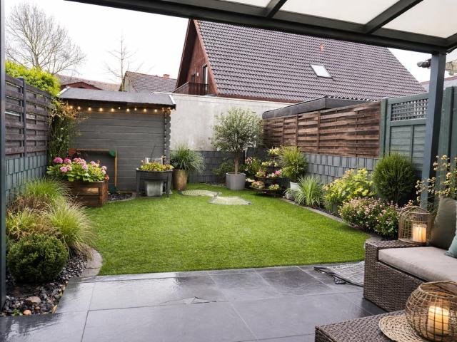 Modernes Reihenhaus mit sonnigem Garten und Doppelgarage