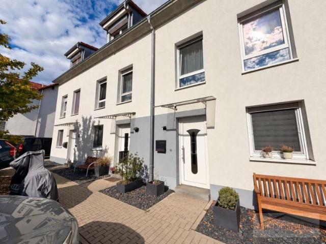 Modernes Reihenhaus für Familien – ca. 151 m² Wohnfläche, Garten, überdachte Terrasse & Einbauküche