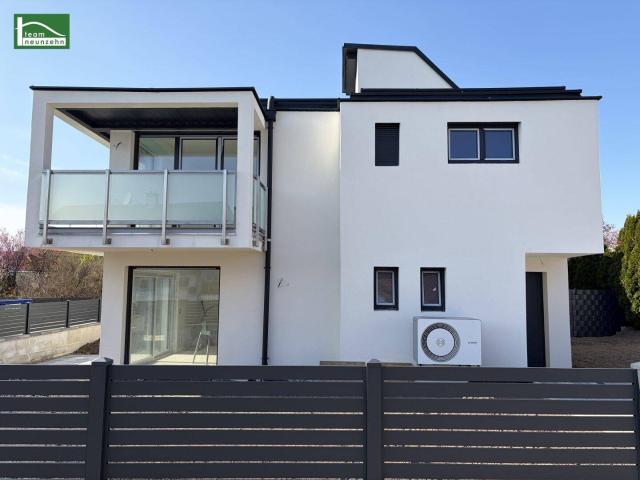 Modernes Reihenhaus in Ruhelage Terrassen, Garten, Balkon Perfekte Raumaufteilung Große Dachterrasse und 2 Parkplätze