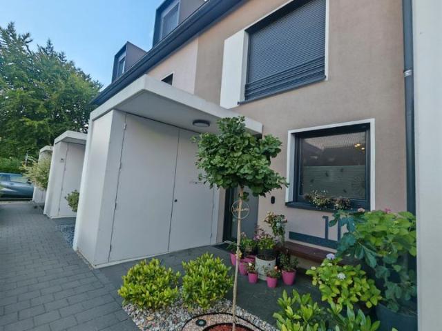 Modernes Reihenhaus 145m² mit Wintergarten Photovoltaik Smarthome