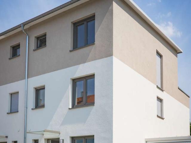 Modernes Reihenhaus 4/5 Schlafzimmer, Solar, Wärmepumpe, KiTa, S Bahn