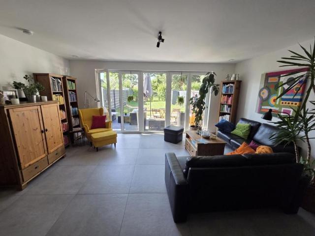 modernes Reihenmittelhaus mit Garten und Ausblick