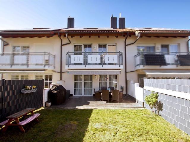 Modernes Reihenmittelhaus mit stilvoller Ausstattung, großem Dachstudio und sonniger Südterrasse