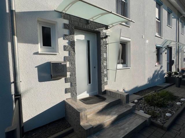 Modernes Reihenmittelhaus in Uhingen, Keller, StP, Garage Grunds