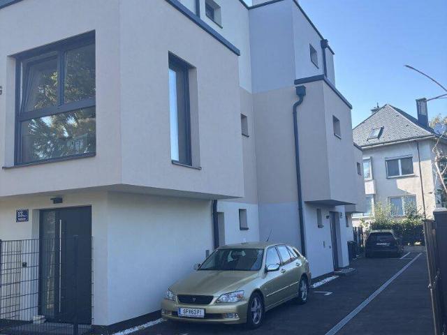 Modernes Reihenmittelhaus 5 Zimmer mit Garten, großer Dachterrasse und eigenem Stellplatz in 1210 Wien – Erstbezug!