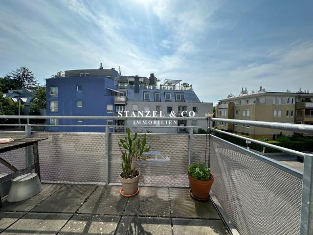 MODERNES SONNIGES TERRASSENAPARTMENT