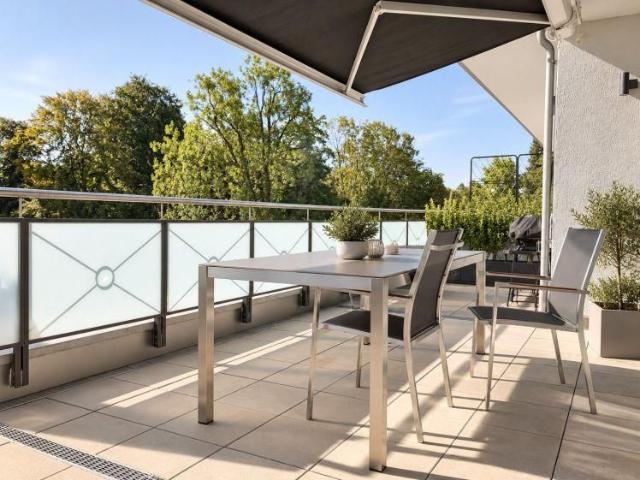 Modernes sonniges Penthouse mit großer Dachterrasse, Lift, TG, Alpenblick