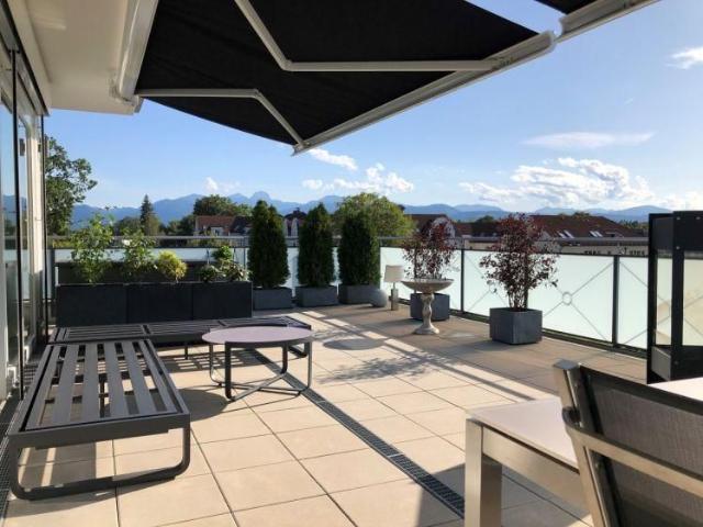 Modernes sonniges Penthouse mit großer Dachterrasse, Lift, TG, Alpenblick