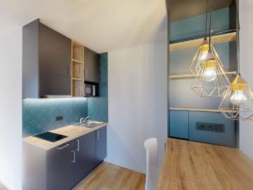 Modernes Studio Apartment mit stilvoller Möblierung