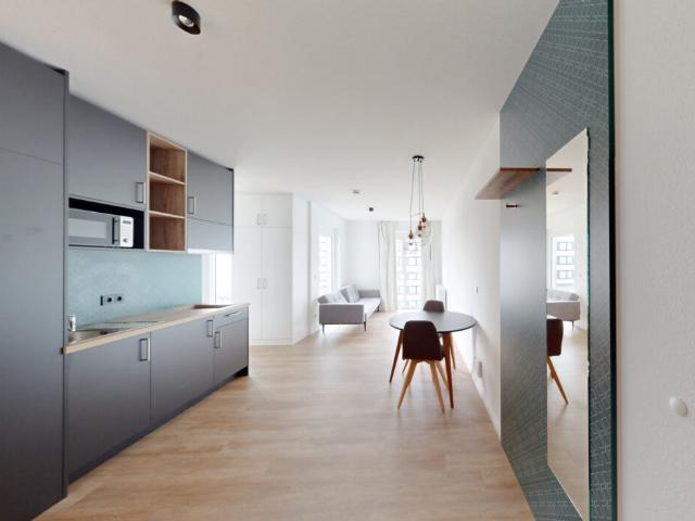Modernes Studio Apartment mit stilvoller Möblierung