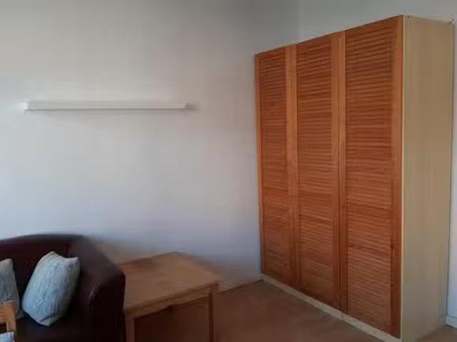 Modernes Studio Apartment in Stendal mit Erker