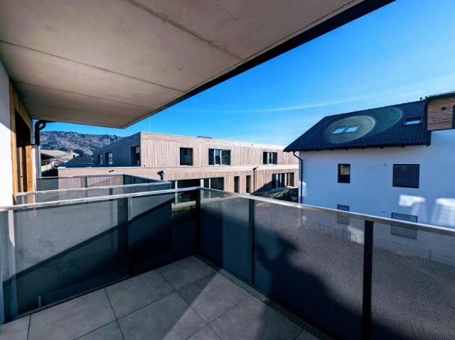 MODERNER WOHNKOMFORT: 2 Zimmer Wohnung mit Balkon & 2 Garagenplätzen!