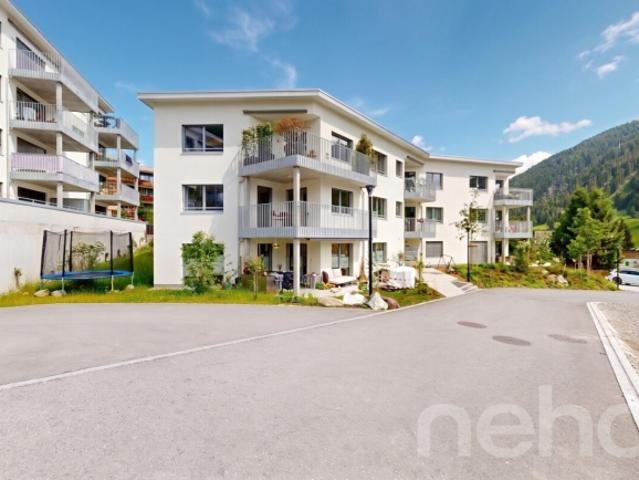 Moderner Wohnkomfort in Davos Neubau mit großer Terrasse