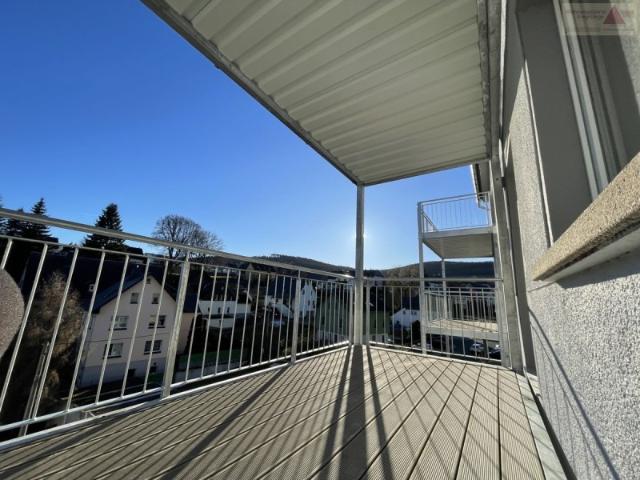 Moderner Wohnraum mit Balkon im Herzen von Lauter