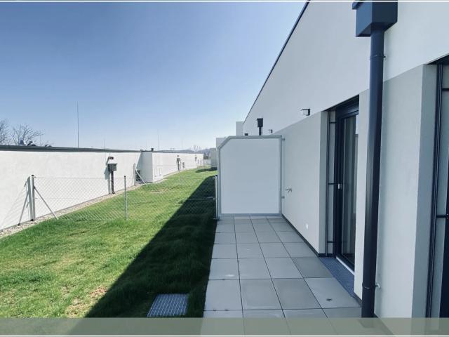 Moderner Wohnraum mit Gartenanteil: Helle 2 Zimmer Wohnung