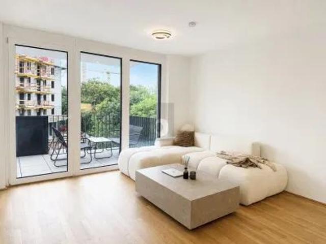 MODERNER WOHNTRAUM MIT GROßZÜGIGEM BALKON & BLICK INS GRÜNE
