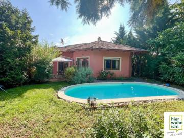 Traumhaftes Einfamilienhaus Bungalow mit Garten, Pool und Terrasse