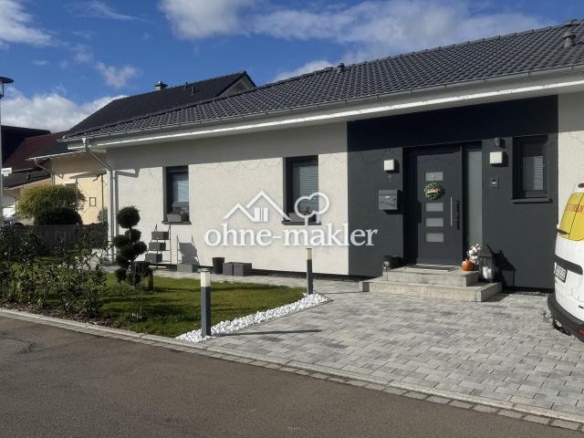 Exklusiver KfW 55 OKAL Bungalow Baujahr 2020 – Wärmepumpe, Fußbodenheizung, 664 m² Grundstück