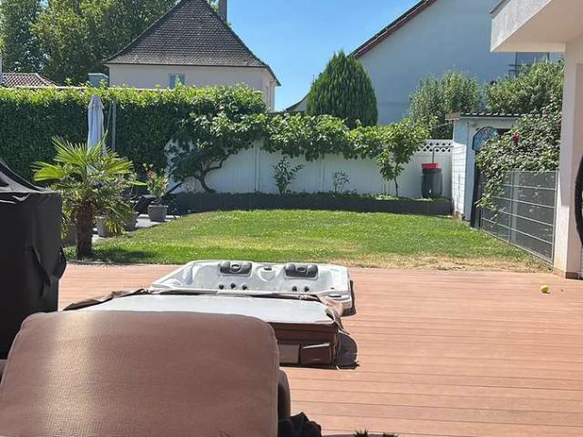 Moderner Bungalow mit Pool und mediterranem Flair in Kornwestheim