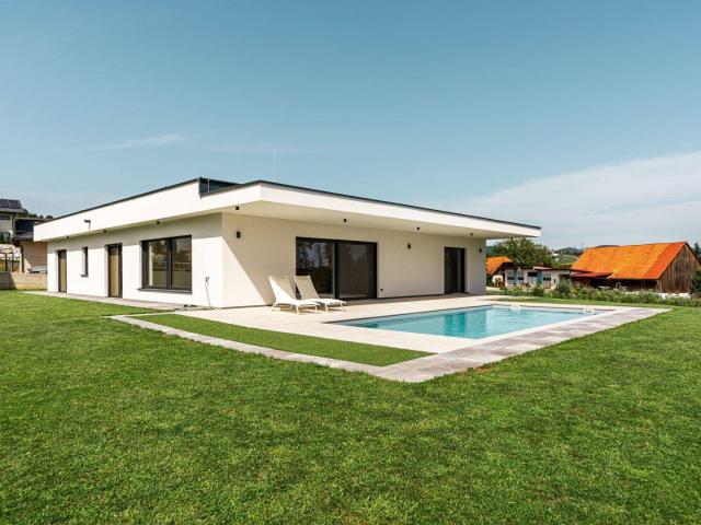 Moderner Bungalow mit Pool in Aussichtslage bei Hitzendorf