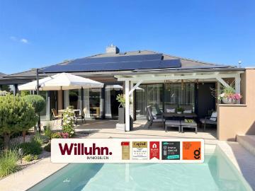 Moderner Bungalow mit Pool, Kaminofen, Photovoltaik und Gartenidylle