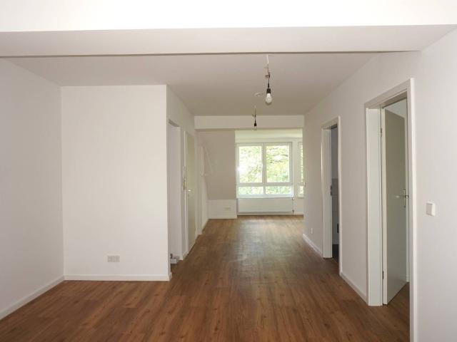 Moderner Dachgeschossausbau! 2 Zi Wohnung mit Einbauküche in Bramfeld!