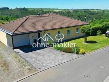 Moderner, freistehender Winkelbungalow in ruhiger Lage