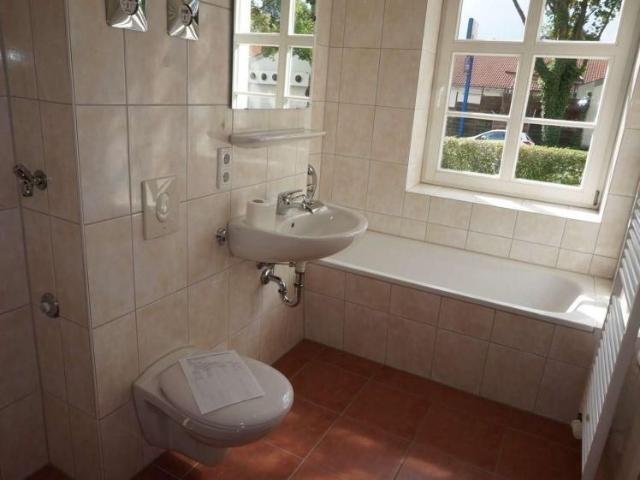 Moderner Grundriss / Bad mit Fenster u.v.m./ frei ab sofort !