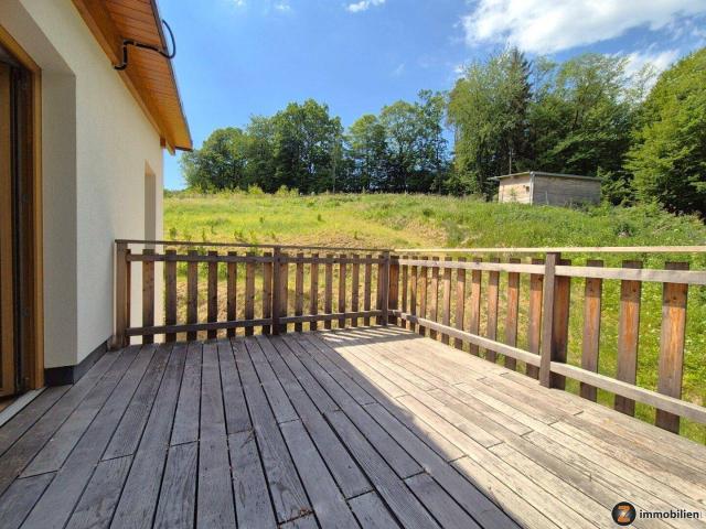 Moderner Landhaus Neubau mit PV Anlage, Wärmepumpe und 3 fach Verglasung in Ruhelage!