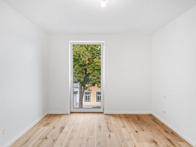 Moderner Neubau mit vielen Technischen Raffinessen in U Bahn nähe