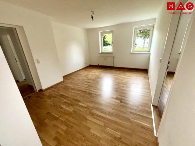 Moderner Rückzugsort für Familien & Naturfans: helle Raumaufteilung, drei Schlaf und Kinderzimmer und ein gemütliches Bad vereinen Komfort, Stil und urbanes Lebensgefühl auf kompaktem Raum!