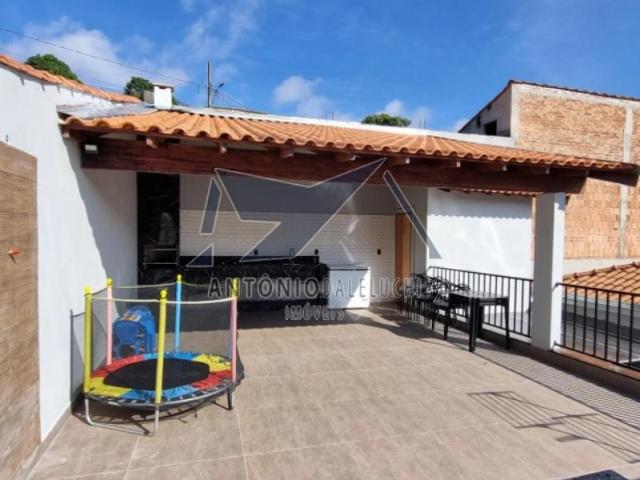 Modernidade e Sustentabilidade: Casa com Suíte e Aquecimento Solar em Bairro Tranquilo em São Lourenço/MG
