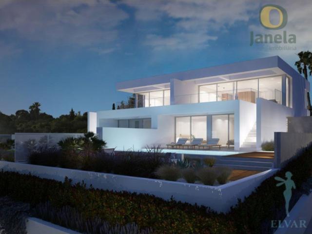 Modernidade e Sofisticação junto à Praia da Luz, com piscina. 205m² Luz
