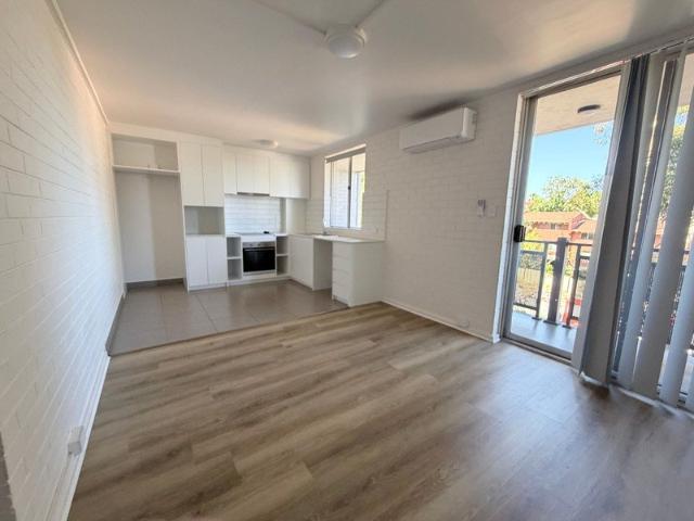 Modernised ONE Bedroom Apartment with 1 Car Bay