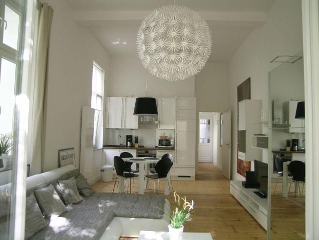 Modernised Apartment with terrace in 'Medienhafen, Düsseldorf, Dusseldorf Amsterdam Apartments for Rent