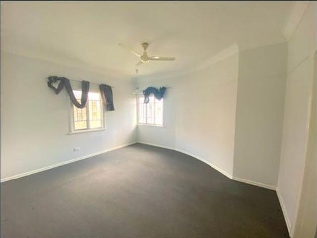 Modernised Cottage Home with Entertainers Deck!