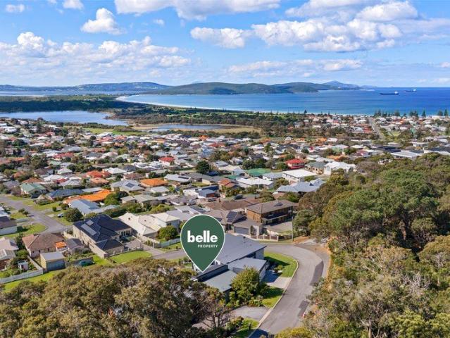 Modernised living, elevated on Mount Clarence