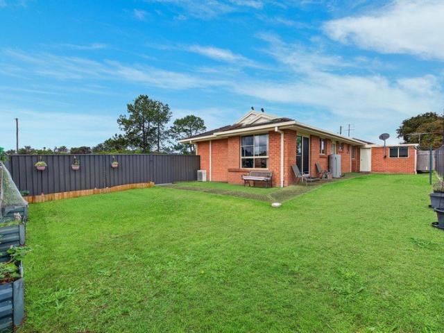 Modernised 3 Bed Home on 420sqm Secure Yard & Walk to Wyee Station