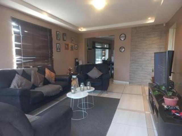 modernised 4 bedroom 2 bathroom fami.