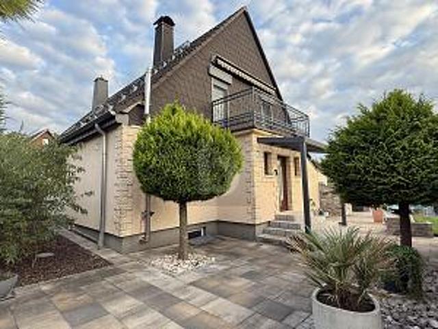 MODERNISIERT MIT WINTERGARTEN & TOP AUSSTATTUNG