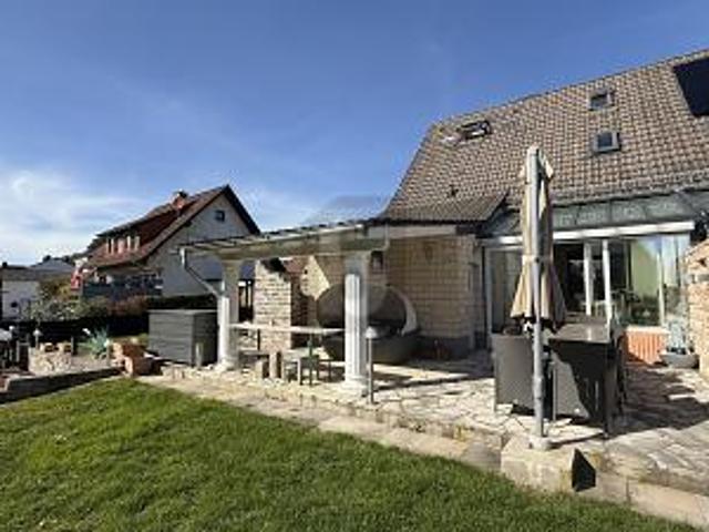 MODERNISIERT MIT WINTERGARTEN UND TOP AUSSTATTUNG