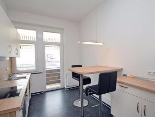 Modernisierte Altbauwohnung mit Küche und Tageslichtbad!